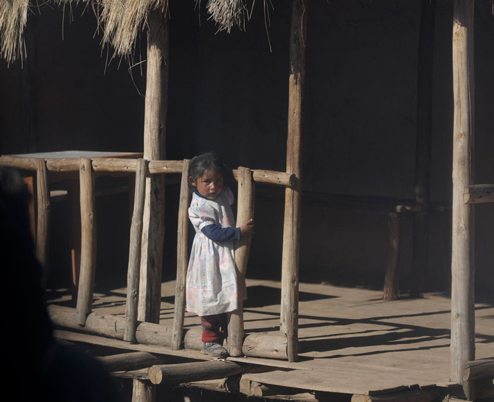 Copil in zona saraca a Cuzco-ului